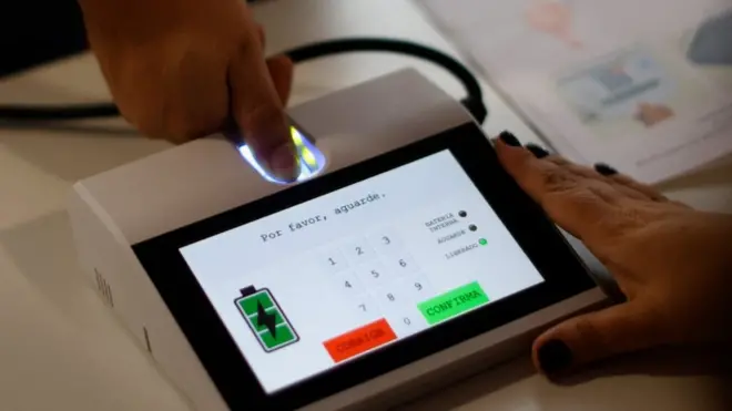 Teste com aparelho de biometria; você já sabe onde vai votar e quais documentos precisa levar?