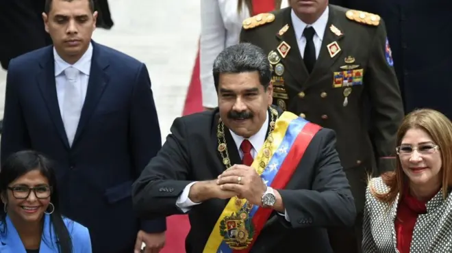 Maduro dice que las decisiones sobre quién gobierna en Venezuela las toman los venezolanos.