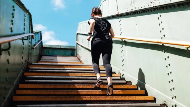 Trocar o elevador pela escada por ser um bom começo