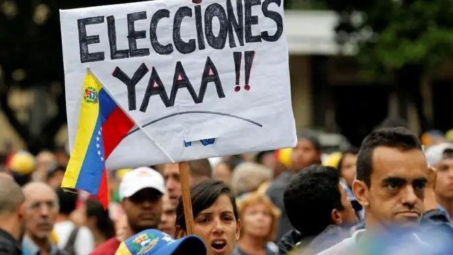 Manifestantes oposicionistas pedem por novas eleições gerais