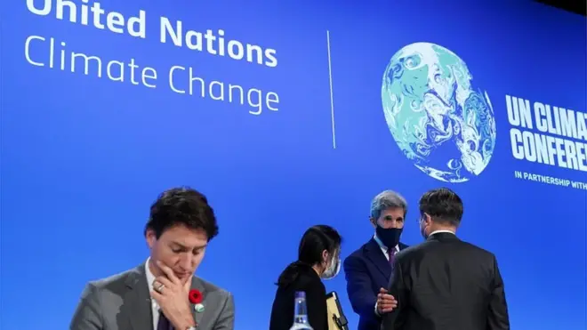 Justin Trudeau, John Kerry e Moon Jae durante a COP26 em Glasgow; conferência resultou em acordo neste sábado