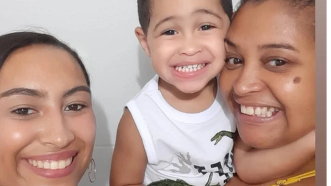 "Não tinha nada que tirasse eles de perto um do outro. E ele era apaixonado pela tia", diz Tatiane (à esq), sobre a relação do filho Enzo com a tia Daniele (à dir), vítima da covid-19