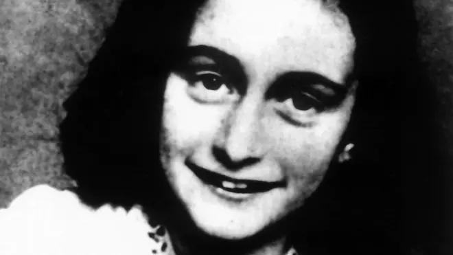 O Diário de Anne Frank - uma jovem adolescente que documentou sua vida escondida durante o Holocausto - tornou-se um dos livros mais famosos do mundo