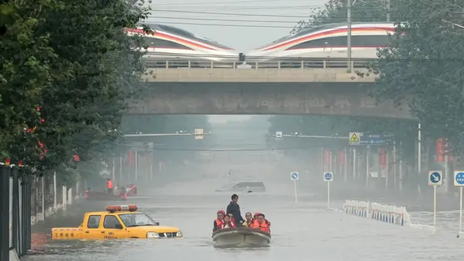 受颱風杜蘇芮（Doksuri）殘餘水氣北上影響，中國北部地區連日暴雨成災。