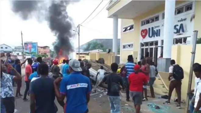 Polícia Militar interveio para conter a depredação de templos da Universal em São Tomé e Príncipe