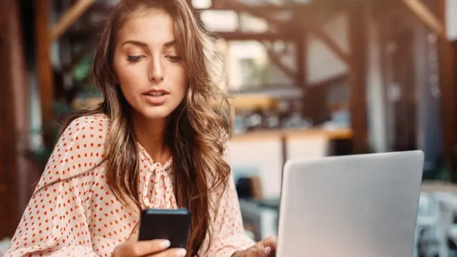 Ficar longe do celular causa ansiedade em muita gente