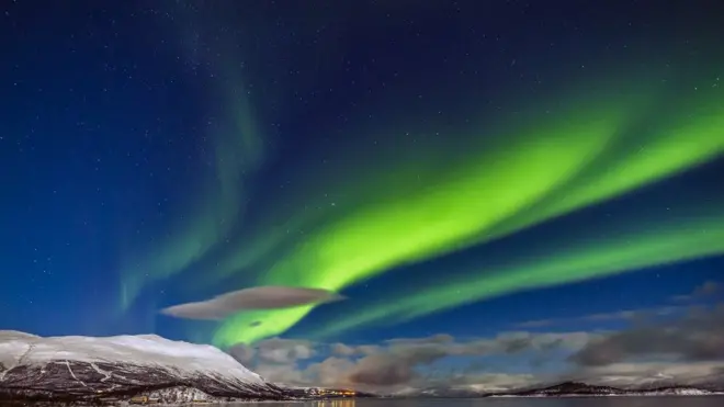 Abisko é uma das cidades mais ao norte da Suécia, localizada a 250 km ao norte do Círculo Polar Ártico.