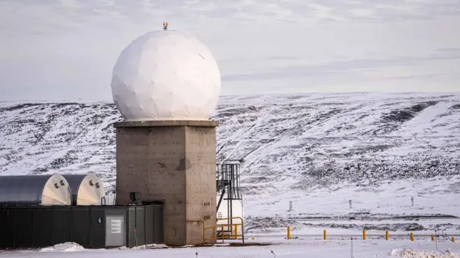 グリーンランドのピツフィク宇宙軍基地（旧チューレ空軍基地）はアメリカが所有している