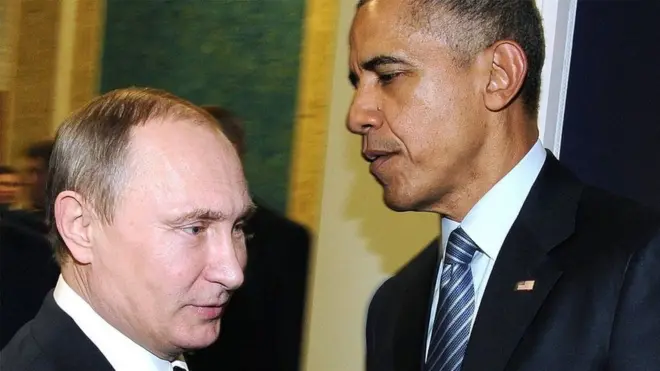 Vladimir Putin and Barack Obama on the sidelines of the UN conference on climate change on November 30, 2015 in Paris