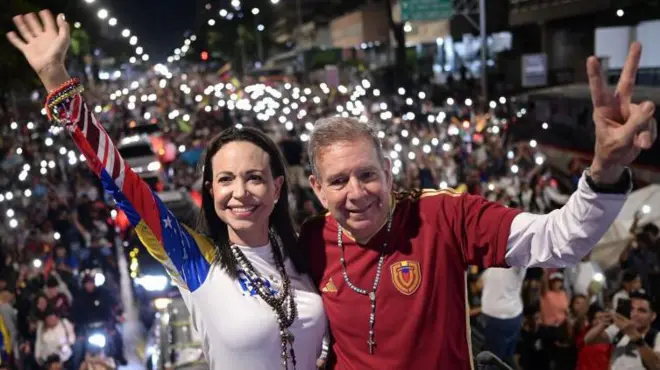 María Corina Machado com Edmundo González em ato de campanha