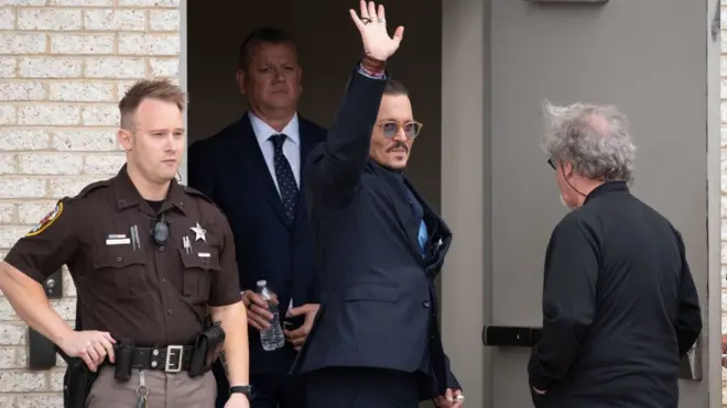 Johnny Depp outside court