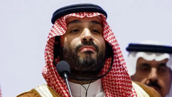 Mohammed bin Salman, um homem árabe com roupas típicas de sheiks