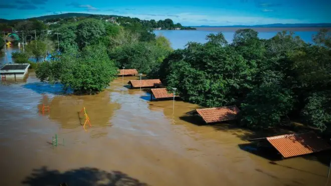 Guarujá, bairro de Porto Alegre alagado pelas enchentes