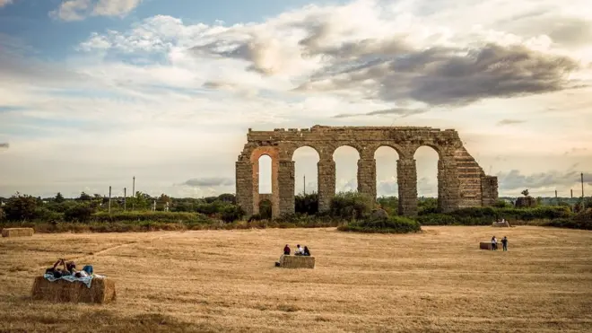 O Parque dos Aquedutos, parte da Appia Antica, fica a poucos quilômetros das multidões do Coliseu