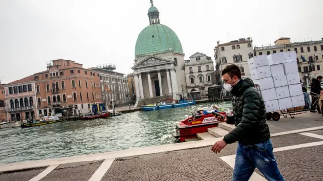 As atividades culturais foram suspensas na turística Veneza