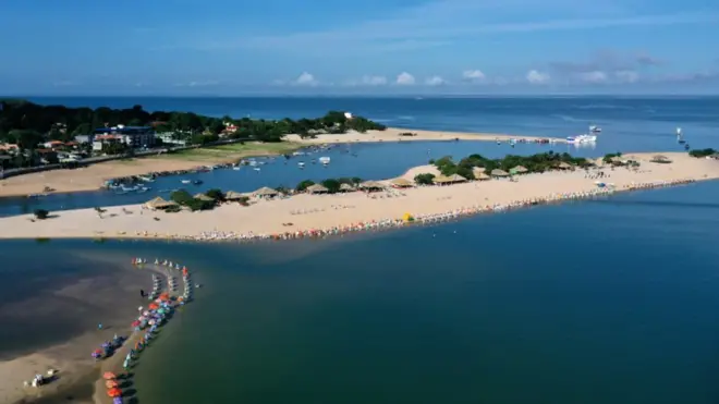 Alter do Chão é conhecido pelas águas cristalinas e praias de areia branca que margeiam o rio Tapajós