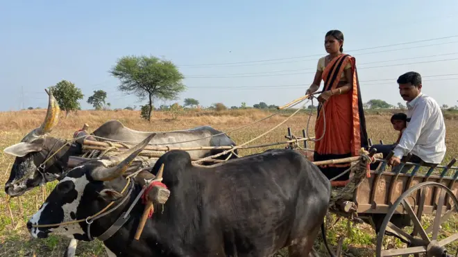 संतोष आणि कावेरी आग्रे