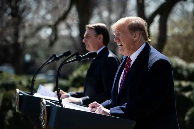 Jair Bolsonaro e Donald Trump durante coletiva na Casa Branca em 2019, quando ambos eram presidentes de seus países