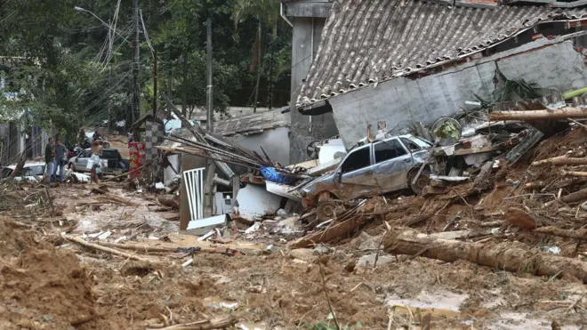 Destruição na região de Juquehy, em São Sebastião, após a enchente dos últimos dias