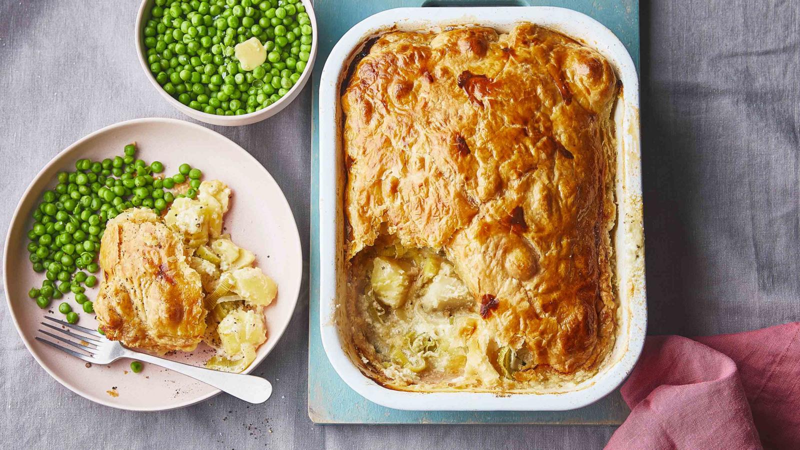 Easy cheese, leek and potato puff pie