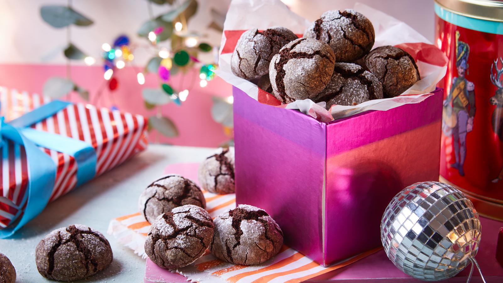 Christmas crinkle cookies