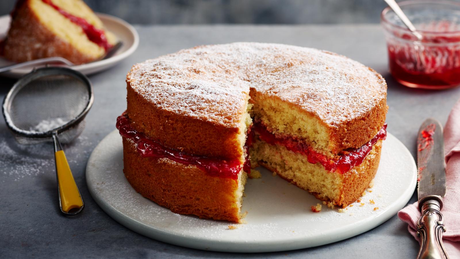 Mary Berry's easy Victoria sponge