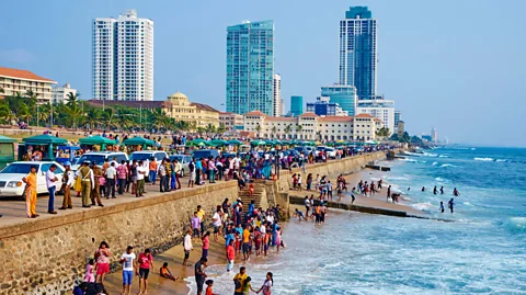 Tuul and Bruno Morandi/Alamy The most famous isso vade are sold from carts along Galle Face in Colombo (Credit: Tuul and Bruno Morandi/Alamy)