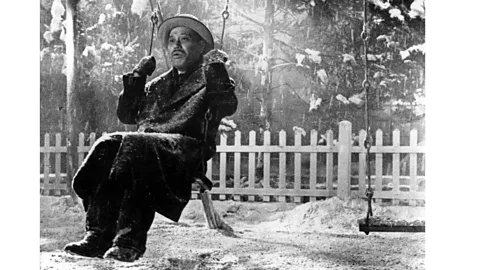 Alamy In Ikiru (1953), on which new film Living is based, a dying bureaucrat finally finds fulfilment in helping a children's playground to get built (Credit: Alamy)