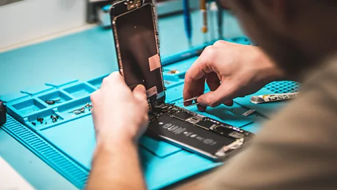 Alamy Modern smartphones require specialist skills to repair and will often produce error messages if not done through an official repair service (Credit: Alamy)