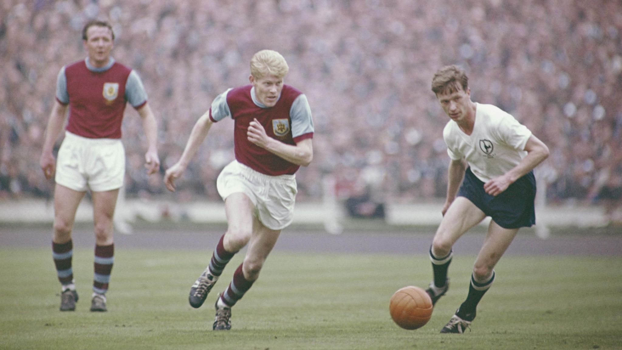 John White playing for Tottenham against Burnley in the 1962 FA Cup final