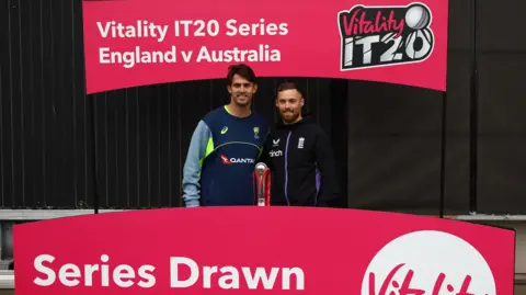 Australia captain Mitchell Marsh and England stand-in skipper Phil Salt with the T20 trophy after the series was drawn