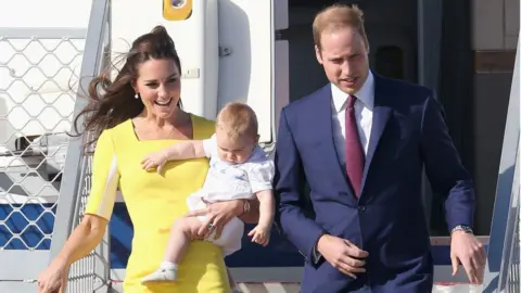 Getty Images William, Kate and George arrive in Sydney Airport on 16 April 2014