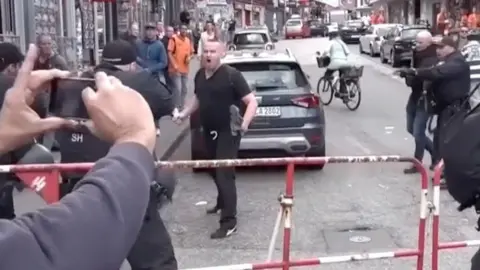 Man with axe facing police, Hamburg