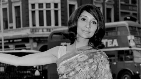 Black and white photo of Madhur Jaffrey in London