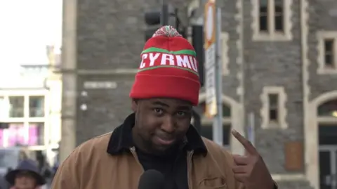 Terel wearing a Cyrmu hat