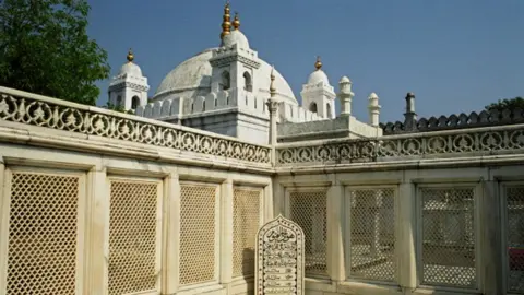 Getty Images Tomb of Mughal emperor Aurangzeb, Aurangabad, Maharashtra, India.