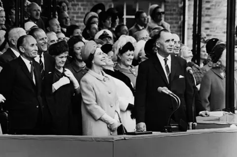 Getty Images Queen Elizabeth and Dr John Rannie attend the launching of the Queen Elizabeth 2. (Photo by Hulton-Deutsch/Hulton-Deutsch Collection/Corbis via Getty Images)