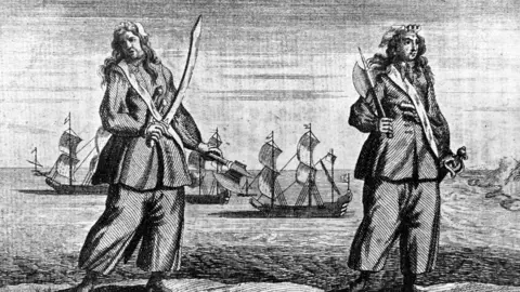 Alamy An engraving of female Pirates Mary Read and Anne Bonny