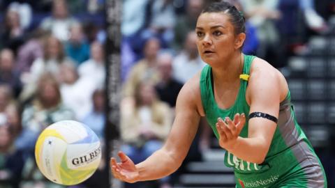 Nia Jones passes the ball for Cardiff Dragons against Team Bath