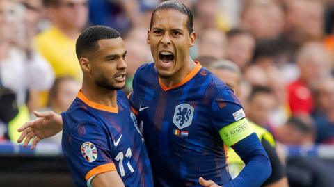 Cody Gakpo and Virgil van Dijk celebrate