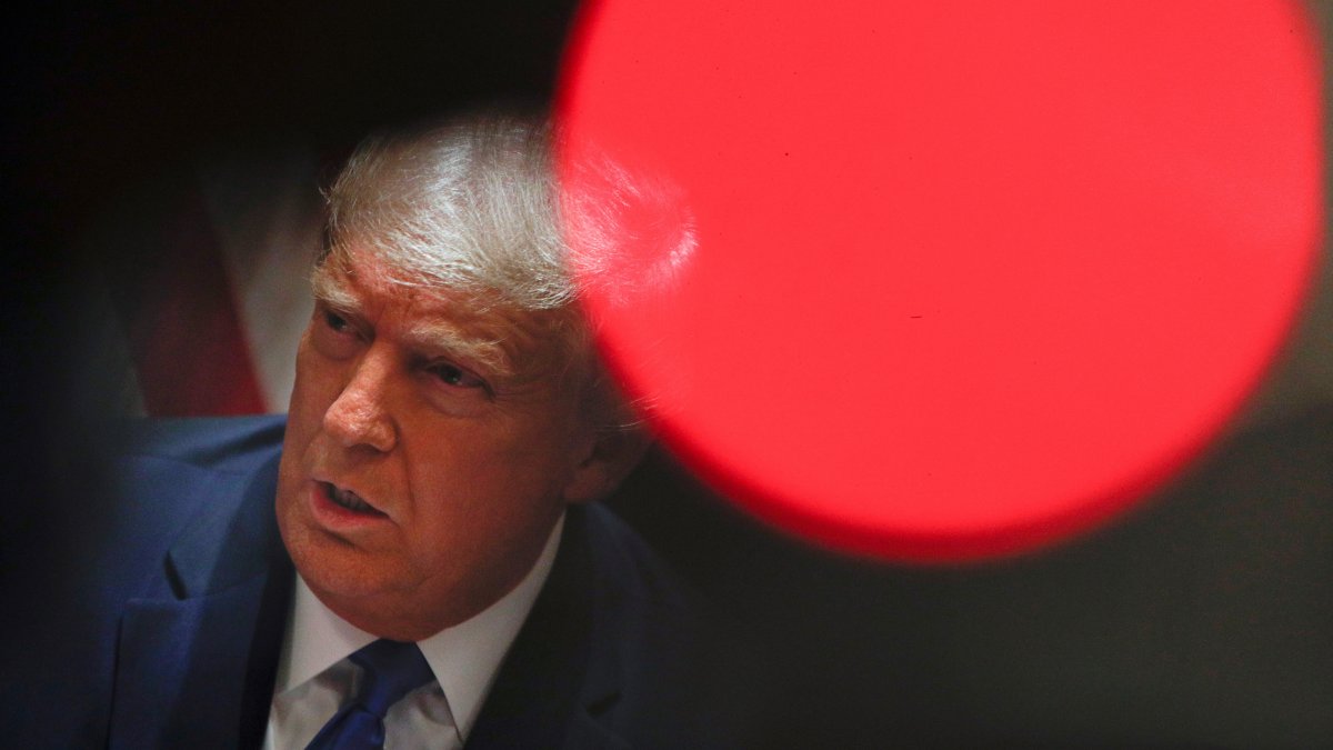 A light on a TV camera is seen as U.S. President-elect Donald Trump hosts a discussion with state attorneys at the White House, Washington, U.S., Sept. 23, 2020. (Reuters Photo)