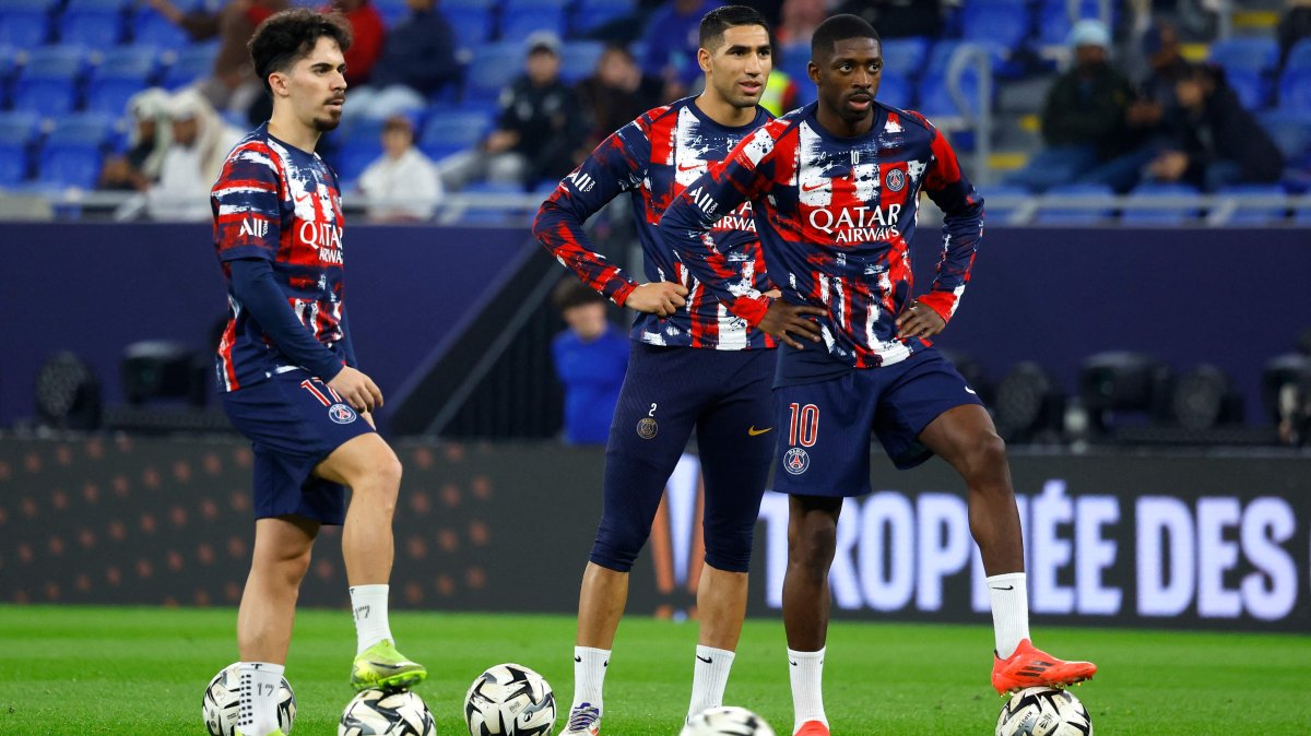 Paris Saint-Germain&#039;s players warm up before the start of the French Champions&#039; Trophy final in Doha, Qatar, Jan. 5, 2025. (AFP Photo)