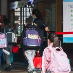 孩子「穿菜市場390元衣」遭老師看不起！媽霸氣秀驚人身家，一席話表達教育理念千人讚爆