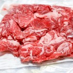 生牛肉、雞肉買回家別再用水狂沖！肉販教3招正確清洗方法，肉質新鮮軟嫩無血水