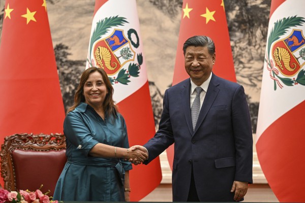 秘魯總統爭議聲中訪問北京，中國持續在美國後院施力