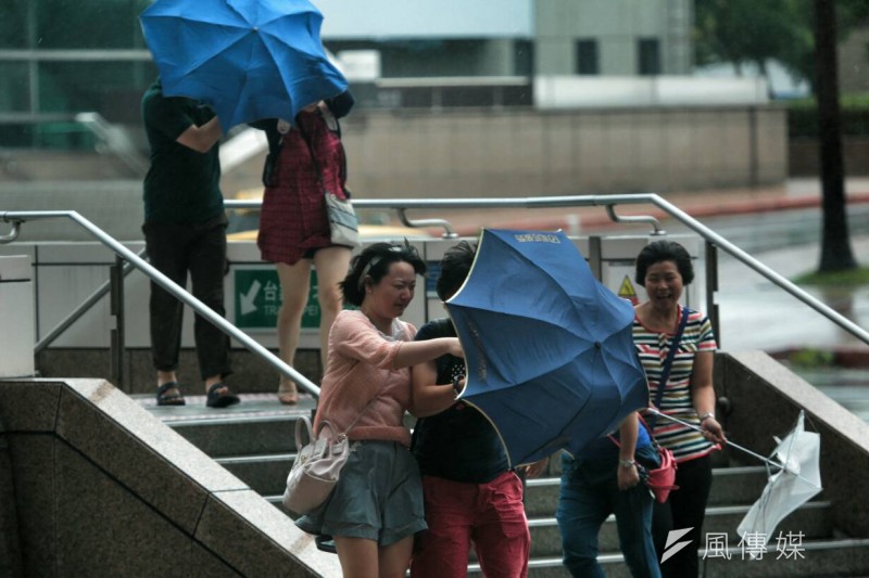 菲律賓東方海面的熱帶擾動，受太平洋高壓導引、向西北前進，29、30日已在台灣附近。（資料照／余志偉攝）