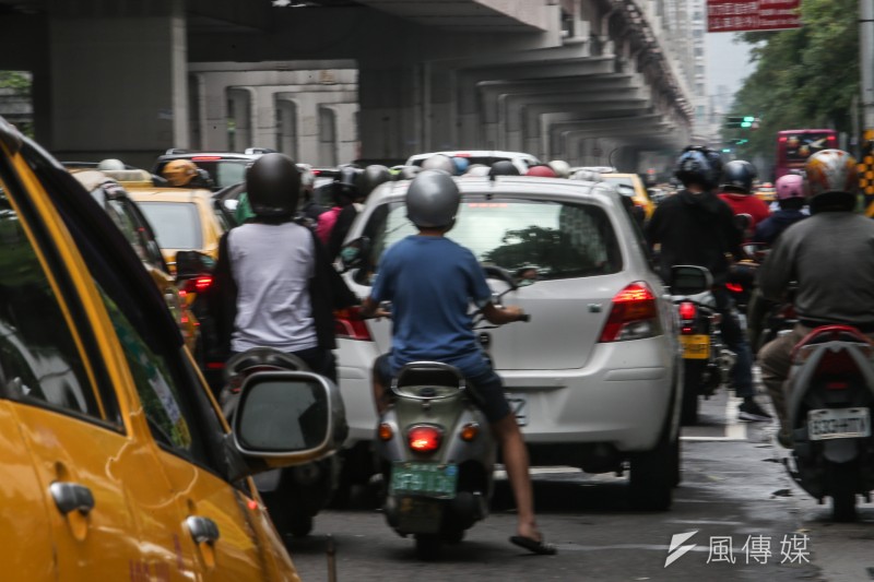 交通新制上路，未禮讓行人最高罰六千。（示意圖／陳明仁攝）