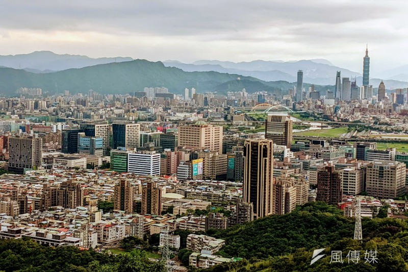 網友提到颱風來襲時，桃園似乎沒有受到太大衝擊，平常不太會淹水缺水，遇到地震時也比較安全，好奇「所以是不是桃園才是最宜居的城市呢？」（資料照／洪煜勛攝）