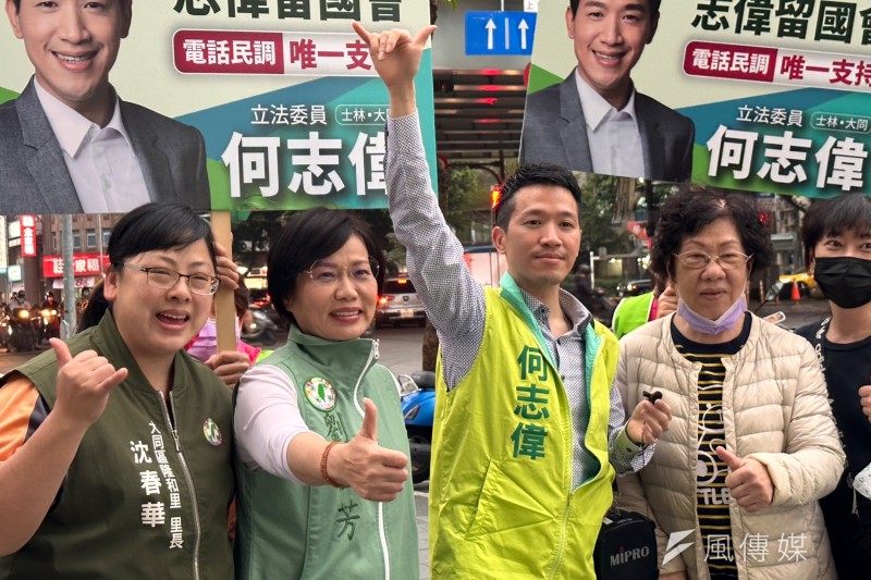 士林、大同區立委初選面對同黨議員王世堅的強力角逐，現任立委何志偉（右二）積極尋求「新潮流大軍」相助，與新系大姐頭劉世芳（左二）一同掃街。（蔡宜彣攝）