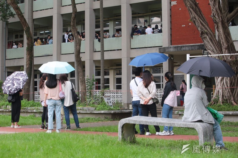 今年國中會考報名人數再創新低，預示了未來勞動力市場的困窘。（資料照片，顏麟宇攝）